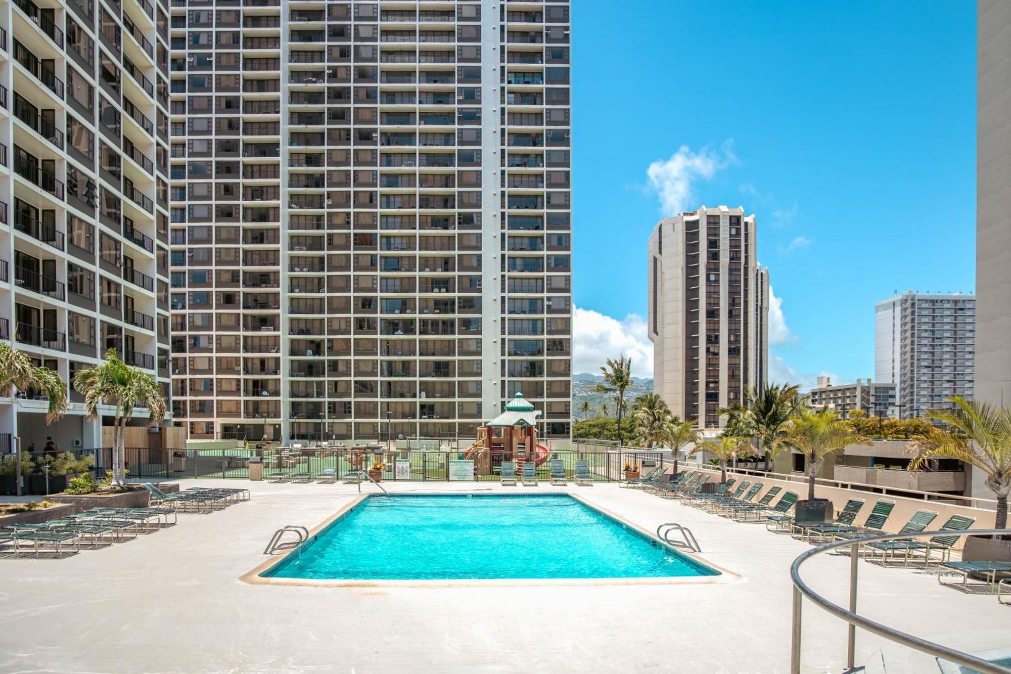Waikiki Escapade Mountain Views Condo, Steps To Beach With Parking Perk Honolulu Exterior photo